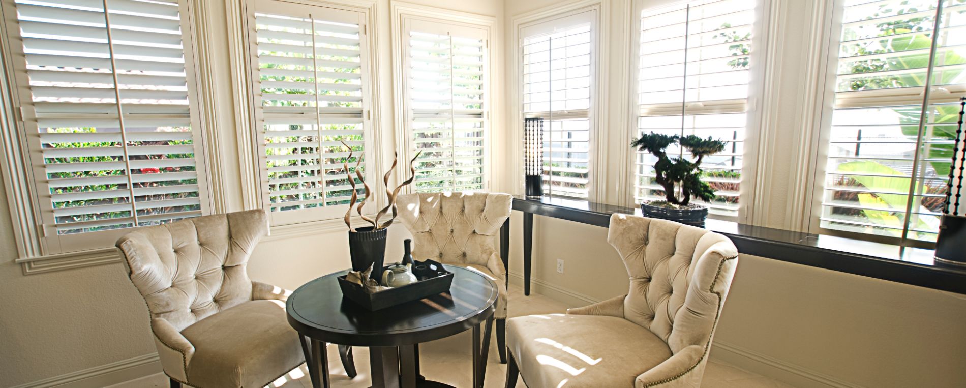 A view at a sitting room with window shutters